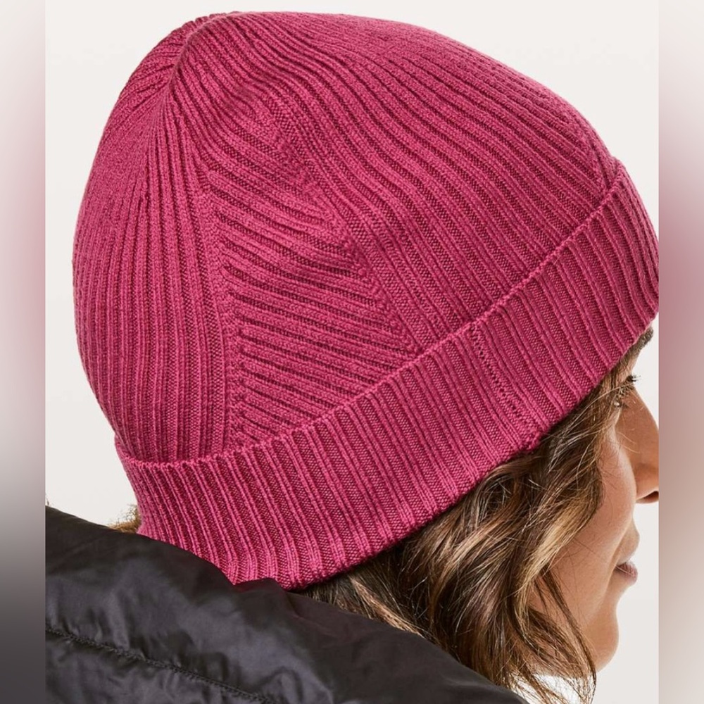 Lululemon 🤍Violet Red🤍Twist of Cozy🤍
Knit Beanie🤍VLRD Color🤍Violet Red🤍